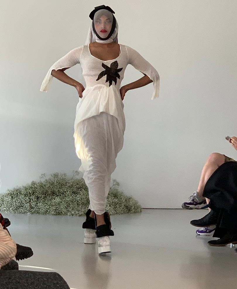 Gogo Graham’s AW19 femme fatale is softly powerful Gogo Graham’s AW19 femme fatale is softly powerful